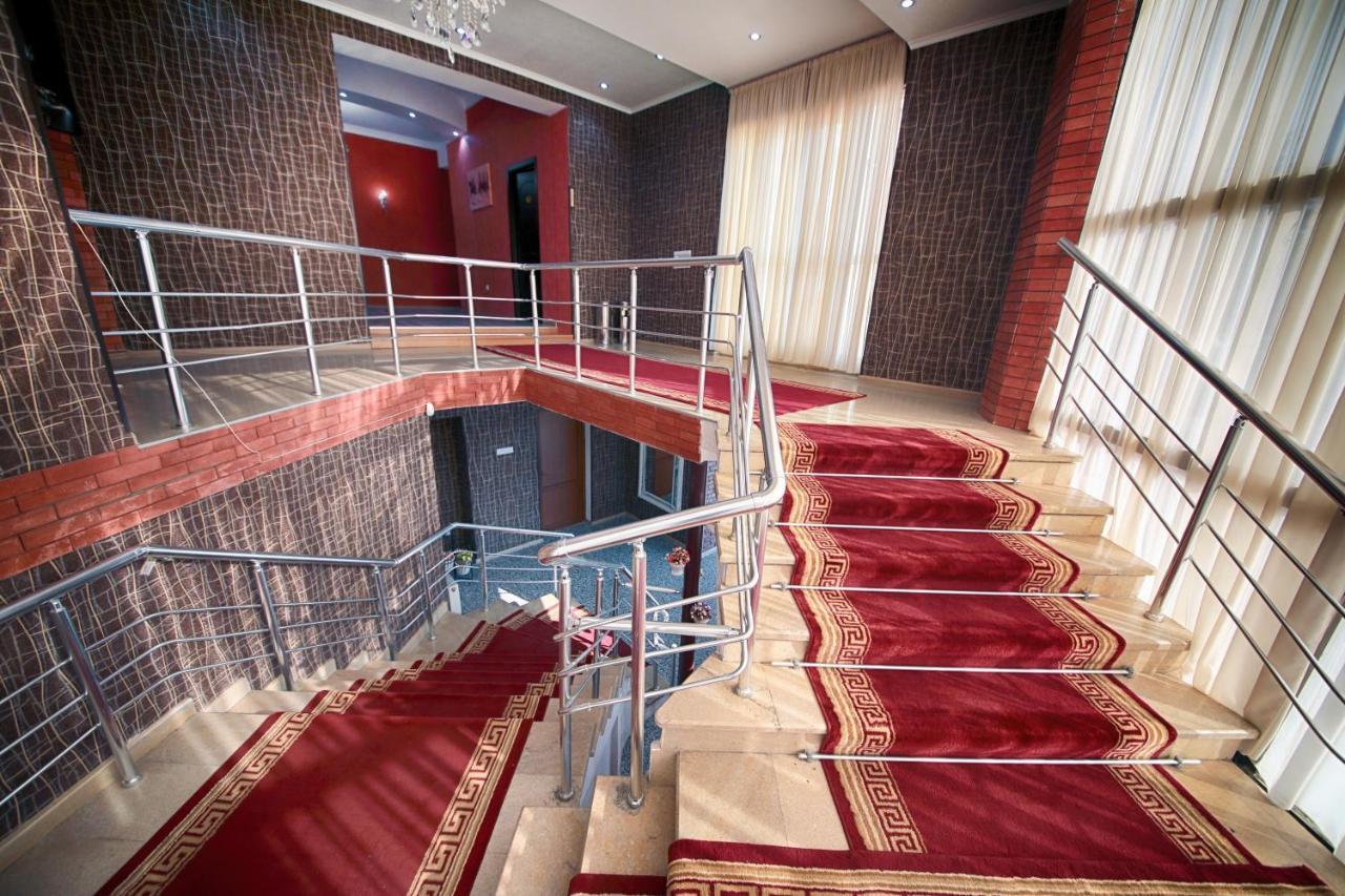 Hotel Tamari Кутаиси Экстерьер фото