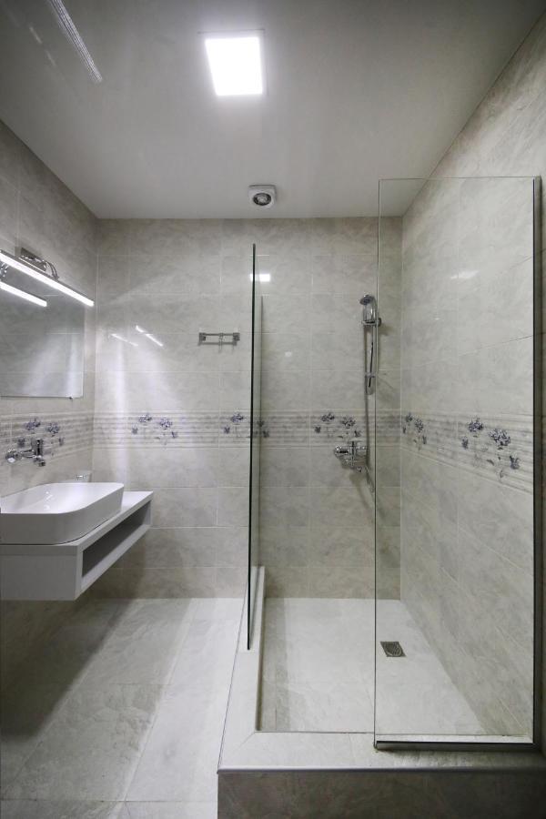 Hotel Tamari Кутаиси Экстерьер фото