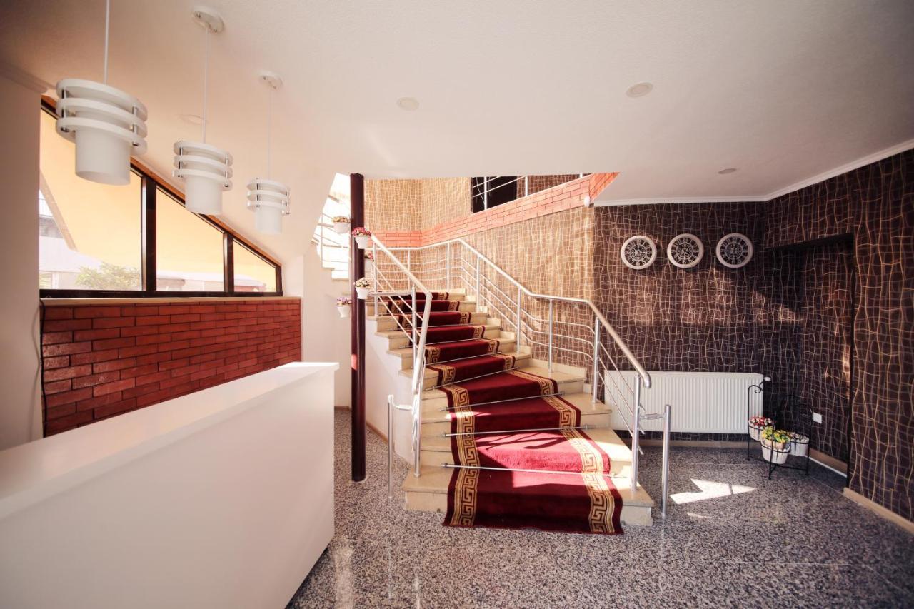 Hotel Tamari Кутаиси Экстерьер фото